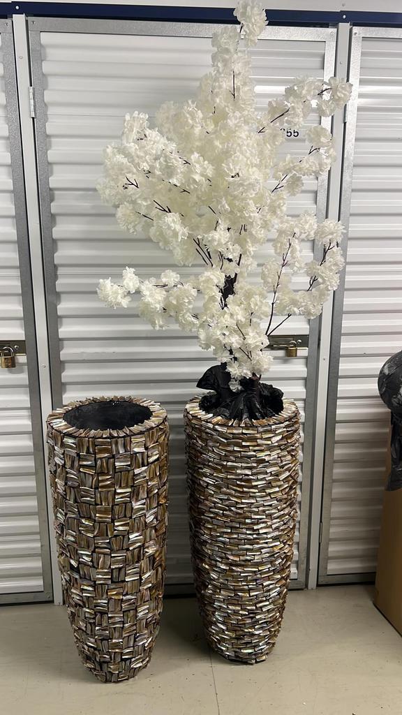 Mooi schelpenvazen met bloesem boom, Huis en Inrichting, Woonaccessoires | Vazen, Wit, Minder dan 50 cm, Aardewerk of Porselein