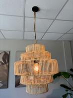 Showmodel MUST Living Hanglamp Santa Eulària Rotan 60cm, Ophalen, Zo goed als nieuw, Hout, 50 tot 75 cm