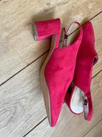 Rode schoen met hakje, Kleding | Dames, Schoenen, Ophalen of Verzenden, Zo goed als nieuw, Rood