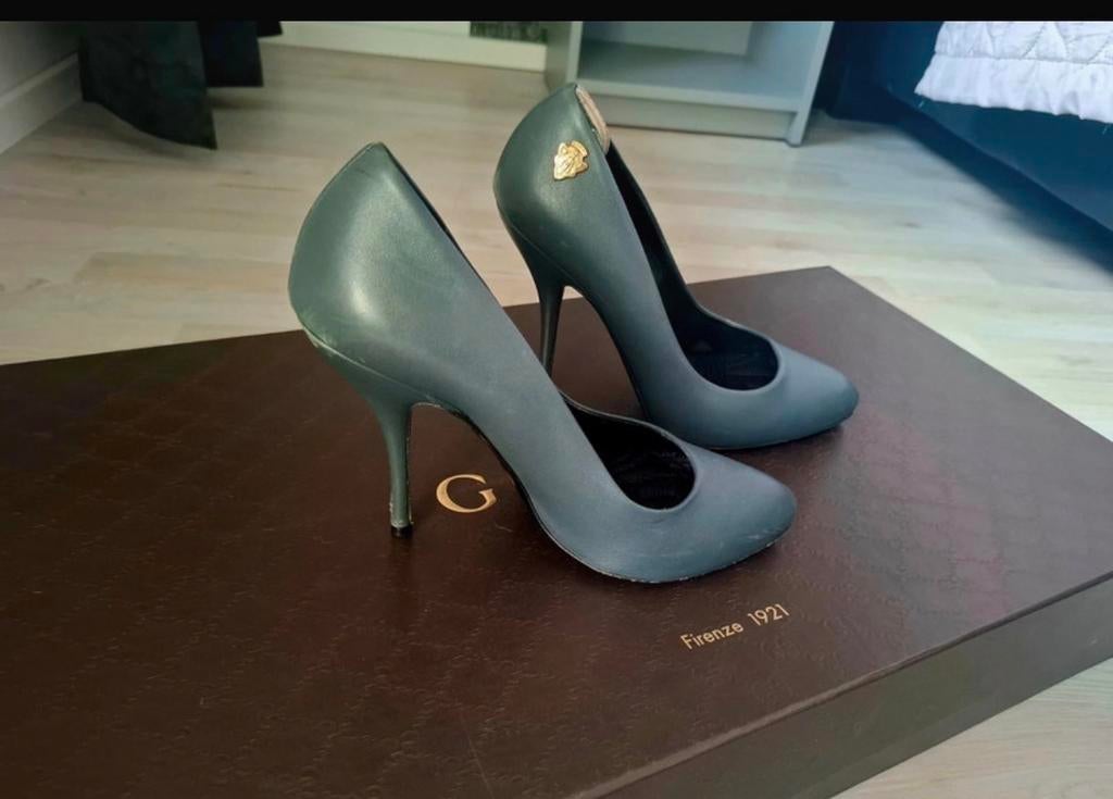 Elegante donker groene  pumps  van gucci - Maat 37, Ophalen of Verzenden, Gedragen, Grijs, Pumps