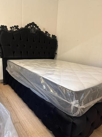 Laatste Model Engels Boxspring King gekapitonneerd compleet beschikbaar voor biedingen