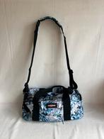 Eastpak reistas compact 45x27x20 blauw vlinders vogels spin, Ophalen of Verzenden, Gebruikt, Blauw, 30 cm of meer