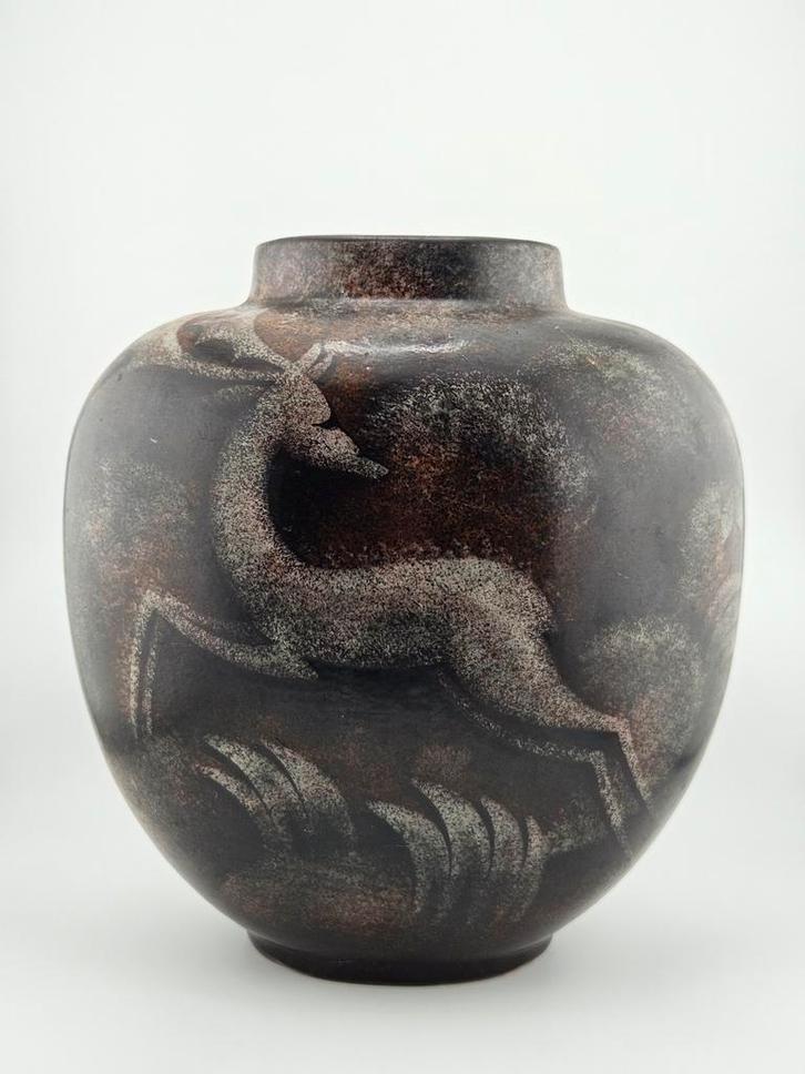 Charles Catteau Boch Freres Keramis vaas met herten Art Deco, Antiek en Kunst, Antiek | Keramiek en Aardewerk, Ophalen of Verzenden