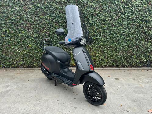 Vespa sprint zwart 2022 6699 KM, Fietsen en Brommers, Scooters | Vespa, Zo goed als nieuw, Vespa S, Maximaal 45 km/u, Benzine