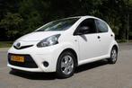 Toyota Aygo 1.0 12V Vvt-i 5DRS 2012 Wit, Voorwielaandrijving, Euro 5, Stof, Zwart