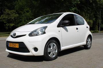 Toyota Aygo 1.0 12V Vvt-i 5DRS 2012 Wit beschikbaar voor biedingen