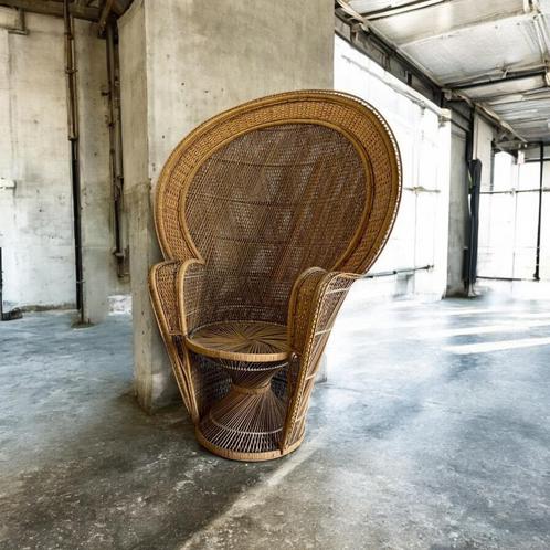 Vintage pauwenstoel / emmanuelle stoel in rotan, Huis en Inrichting, Stoelen, Eén, Bruin, Ophalen