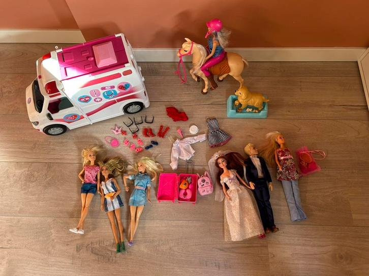 Barbie pakket, Kinderen en Baby's, Speelgoed | Poppen, Zo goed als nieuw, Barbie, Ophalen of Verzenden
