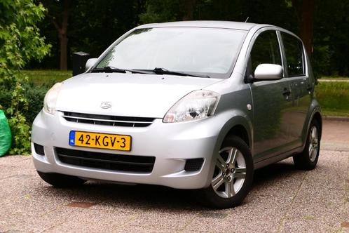 Daihatsu Sirion 1.0 51KW 2009 Grijs NAP goed onderhouden, Auto's, Daihatsu, Particulier, Sirion, ABS, Airbags, Centrale vergrendeling