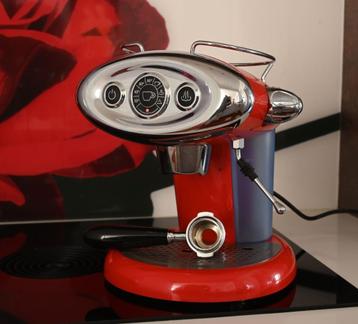Illy koffie machine X7  / Luca Traccy Design  beschikbaar voor biedingen
