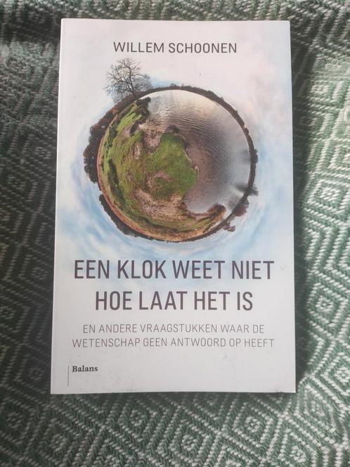 Willem Schoonen - Een klok weet niet hoe laat het is, Boeken, Politiek en Maatschappij, Zo goed als nieuw, Ophalen of Verzenden