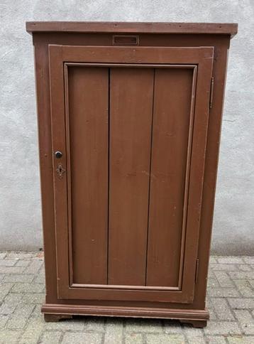 apothekerskast beschikbaar voor biedingen