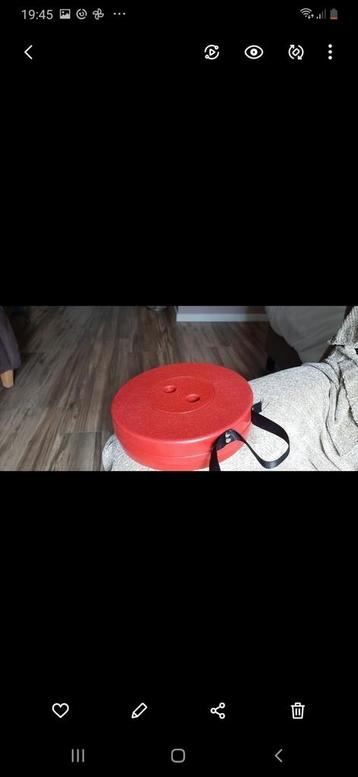 Opvouwbaar krukje beschikbaar voor biedingen
