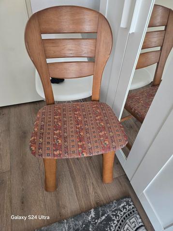 Vintage Houten Stoel beschikbaar voor biedingen