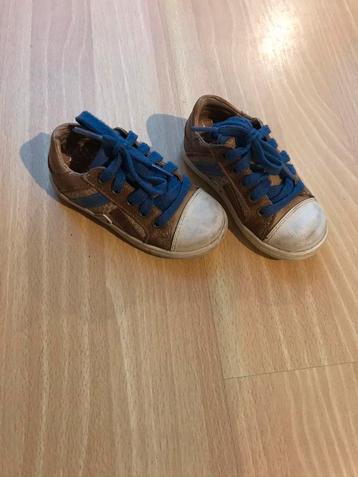 Jongen schoenen maat 23 licht gedragen staat beschikbaar voor biedingen