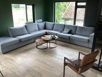 Hoekbank beschikbaar voor biedingen