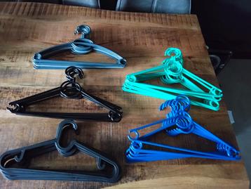 Kleding hangers 42 stuks beschikbaar voor biedingen