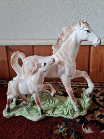 Vintage Porseleinen Paard met Veulen beschikbaar voor biedingen