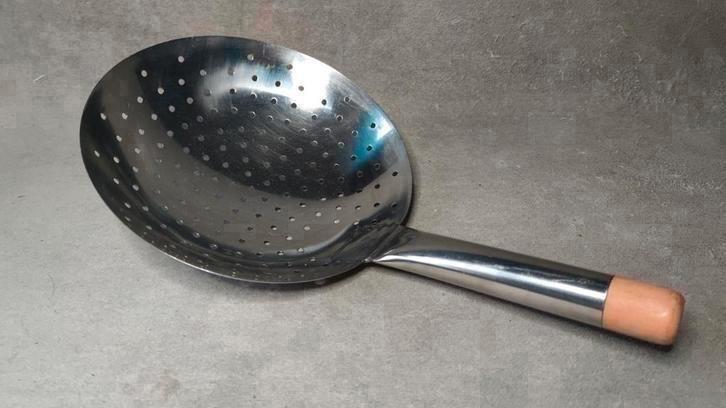 Grote RVS zeef wokzeef afdruipzeef, vergiet met steel  26cm, Huis en Inrichting, Keuken | Keukenbenodigdheden, Zo goed als nieuw