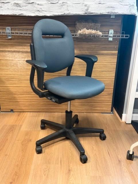 4x Ahrend 220 bureaustoel (volledig verstelbaar), Huis en Inrichting, Bureaustoelen, Gebruikt, Zwart, Ergonomisch, Ophalen of Verzenden