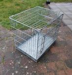 Te koop aangeboden.
Hondenbenches met 2 openingen., Ophalen, Zo goed als nieuw