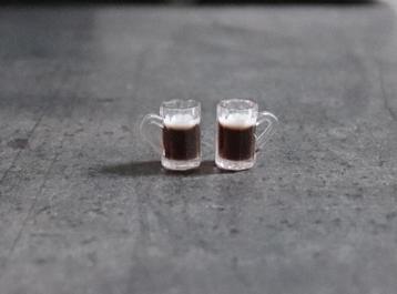 Bierpul glazen met bier en schuim miniatuur nieuw 1:12 - 2st beschikbaar voor biedingen