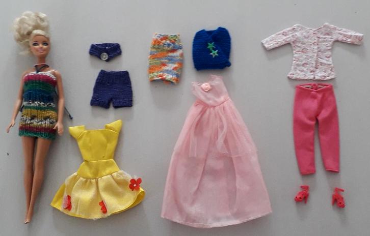 Barbie, set waaronder met de hand gemaakte nieuwe kleding 01, Kinderen en Baby's, Speelgoed | Poppen, Gebruikt, Barbie, Ophalen of Verzenden