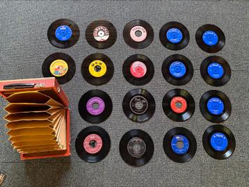 33 Vintage singles (45) – Div labels – o.a. Decca, Philips beschikbaar voor biedingen