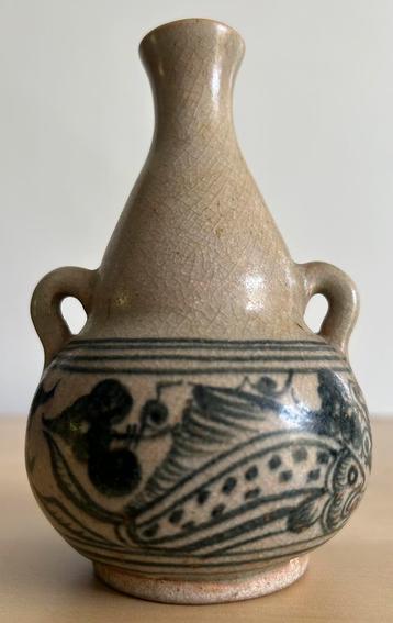 Antiek Chinese (YUAN DYNASTY ?) vaas met vissen beschikbaar voor biedingen