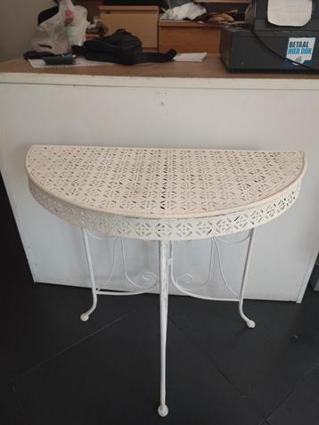 Wandtafel beschikbaar voor biedingen
