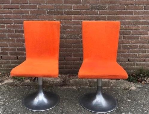 Italiaanse design oranje draaistoel met Chrome schotelvoet, Huis en Inrichting, Stoelen, Gebruikt, Twee, Metaal, Stof, Overige kleuren