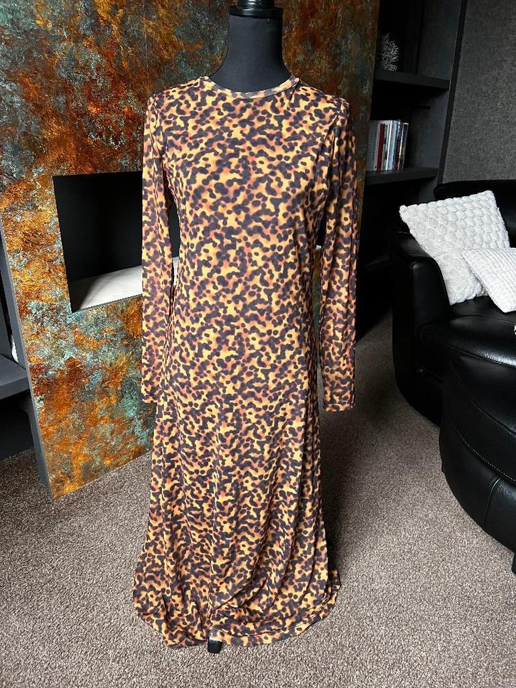 Lange jurk in luipaardprint maat M, Kleding | Dames, Jurken, Nieuw, Maat 38/40 (M), Overige kleuren, Onder de knie, Ophalen of Verzenden