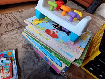 Veel houten puzzels en ander spelletj beschikbaar voor biedingen