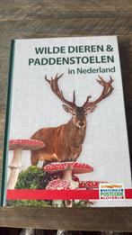 Boek over wilde dieren en paddenstoelen, Boeken, Ophalen of Verzenden, Zo goed als nieuw, Natuur algemeen