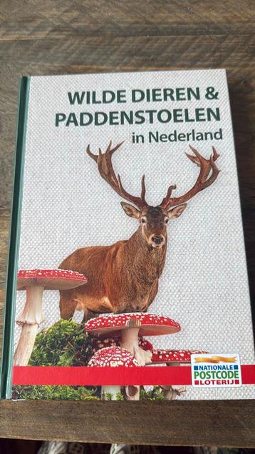 Boek over wilde dieren en paddenstoelen beschikbaar voor biedingen