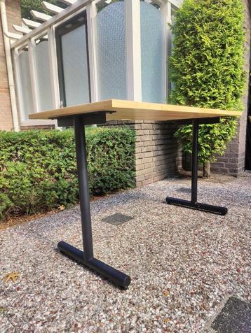 3 stuks WeWork bureau met eiken blad en metalen frame