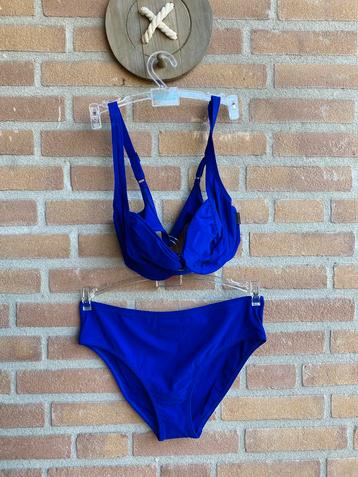 Rosa Faia bikini beschikbaar voor biedingen