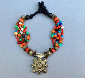 Vintage Berber Amazigh Ketting met zilveren Boghdad Hanger beschikbaar voor biedingen