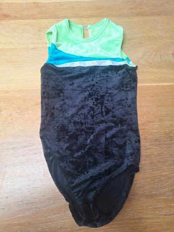 Turnpakje 54cm lang beschikbaar voor biedingen
