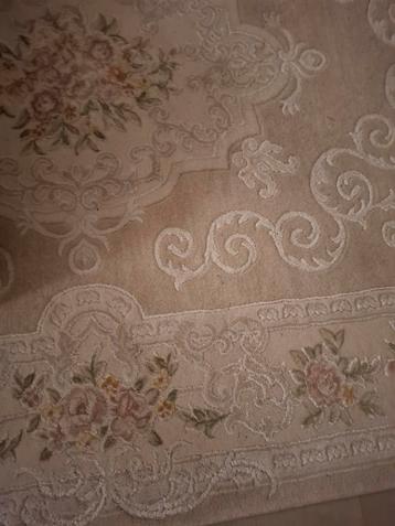 Mooi zachte  creme kleurige vloerkleed beschikbaar voor biedingen