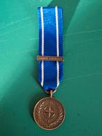 Nato medaille Former Joegoslavië miniatuur, Ophalen of Verzenden, Landmacht, Nederland, Lintje, Medaille of Wings