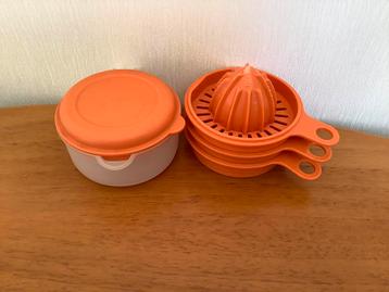 Tupperware Koksmaatje o.a. rasp citruspers dooierscheider. beschikbaar voor biedingen