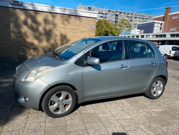 Toyota Yaris 1.3 16V Vvt-i 5DR 2006 Grijs beschikbaar voor biedingen