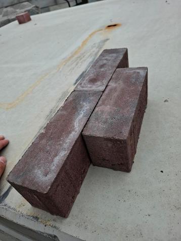 Beton klinker beschikbaar voor biedingen