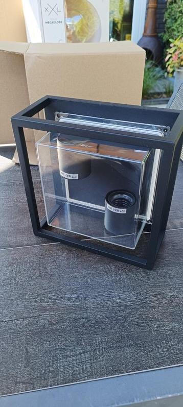 Buiten lampen beschikbaar voor biedingen