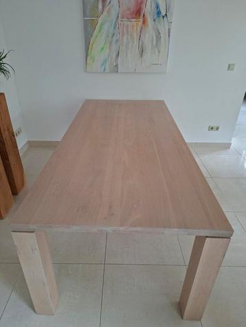 Eet-werktafel beschikbaar voor biedingen