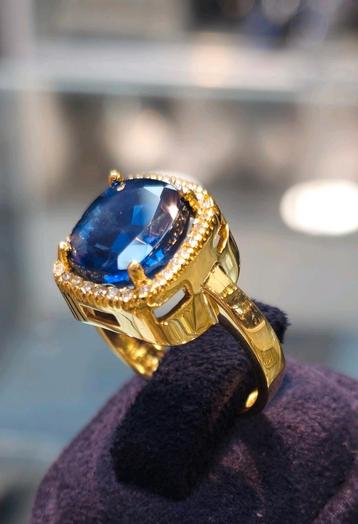 Prachtige 3.3 ct Saffier met diamant gouden 18k 750 ring beschikbaar voor biedingen