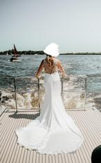 Pronovias Blithe met split (Ivoor), Pronovias, Zo goed als nieuw, Ophalen, Trouwjurk