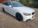 BMW 3-Serie 318i 143pk l Automaat l Youngtimer l, Auto's, Automaat, Zwart, 1435 kg, Wit