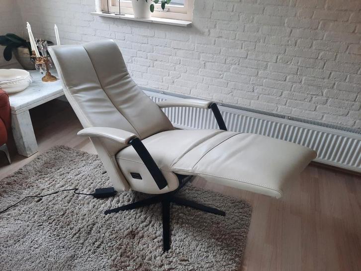 Verstelbare Relaxfauteuil - Comfort en Stijl, Huis en Inrichting, Fauteuils, Zo goed als nieuw, Leer, Metaal, 75 tot 100 cm, 75 tot 100 cm